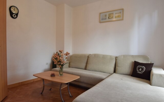 Luxurious Apartment in Vodice With Garden