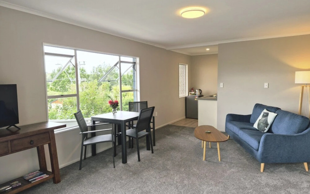 Centrally located Hilltop Apartment – Guest Rooms – Kaikoura