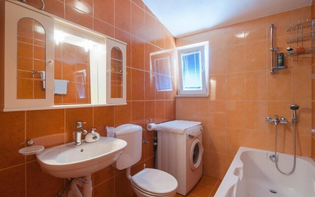 Awesome Apartment in Supetar-splitska With 1 Bedrooms and Wifi