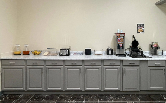 Econo Lodge Inn & Suites Sweetwater I-20