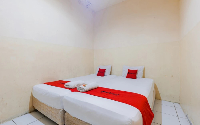 RedDoorz near Esa Unggul University Jakarta Campus – Guest Rooms – Jakarta
