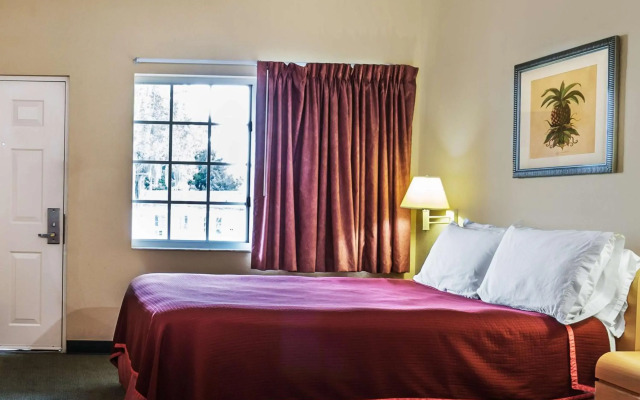 Travelodge Suites by Wyndham Lake Okeechobee