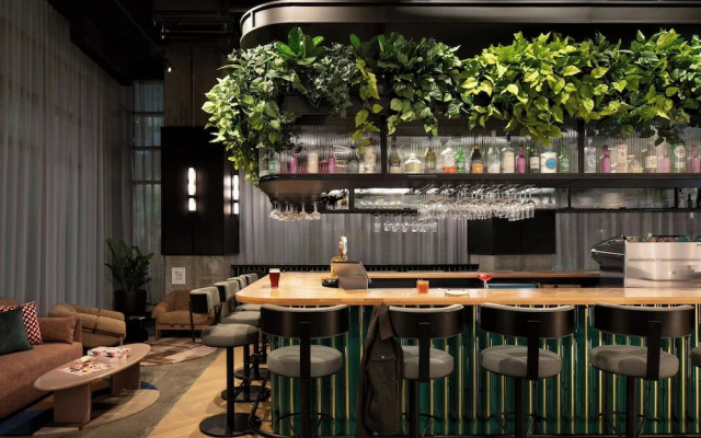 New Hotel Moxy Montreal Downtown