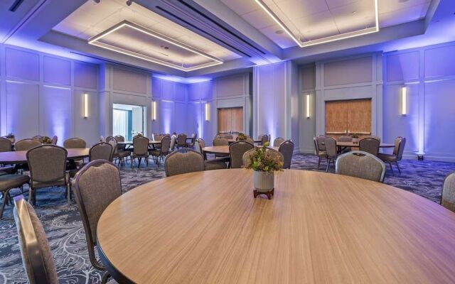 The Highlander at Radford, Tapestry Collection by Hilton