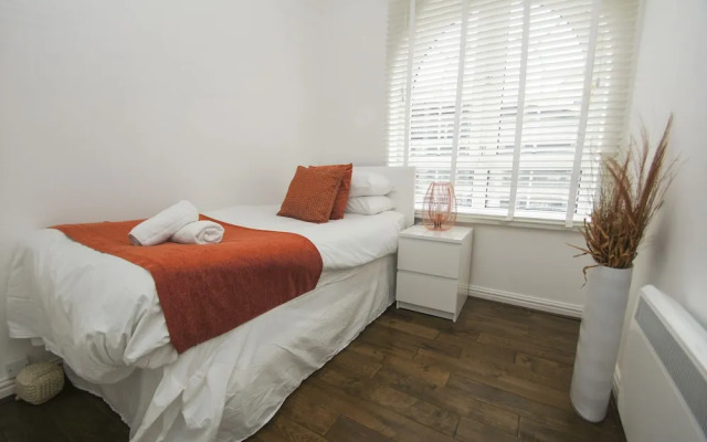 Portside Apartment Parking by Brighton Holiday Lets