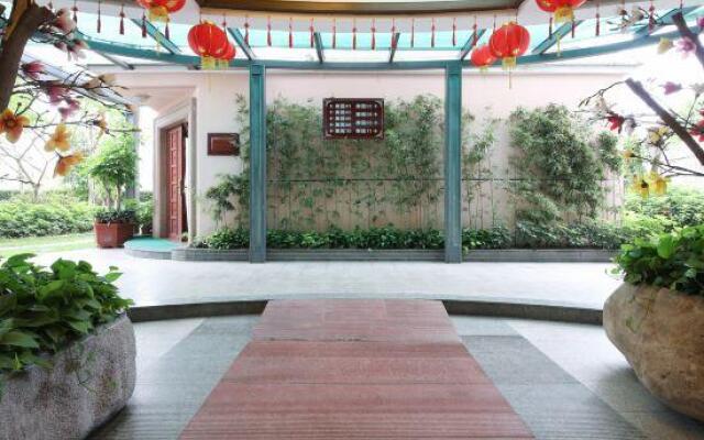 New Plum Garden Seasons Hotel