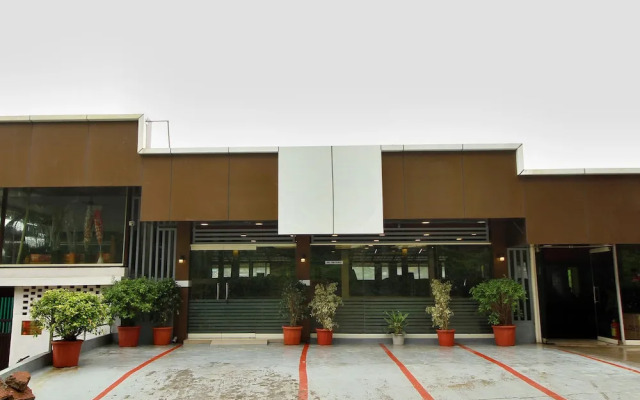 Capital O 16047 Igloo Residency