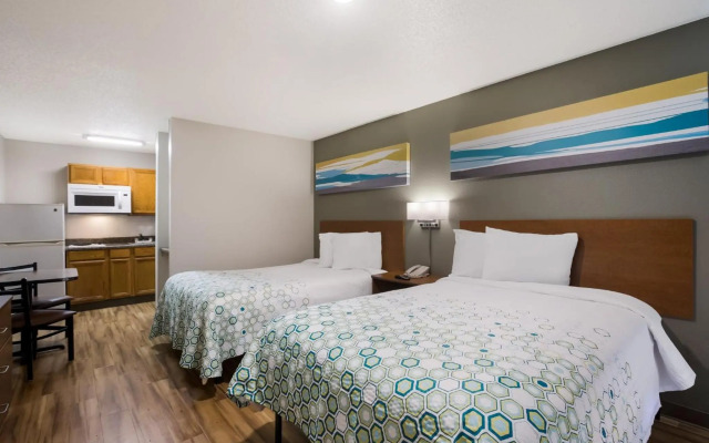 HomeTowne Studios by Red Roof Covington, GA