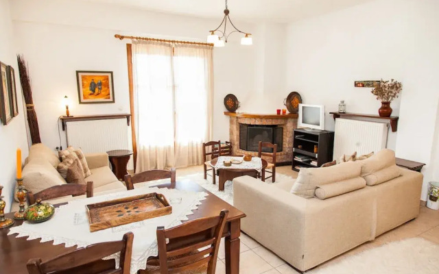 Arachova's Hilltop Delight Apartment
