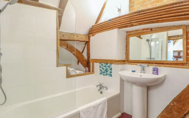 Apartment 4 Chameleon House