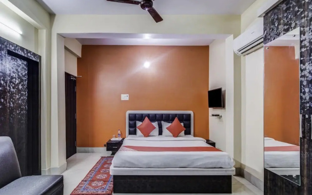 OYO 27698 Hotel Navneet Residency