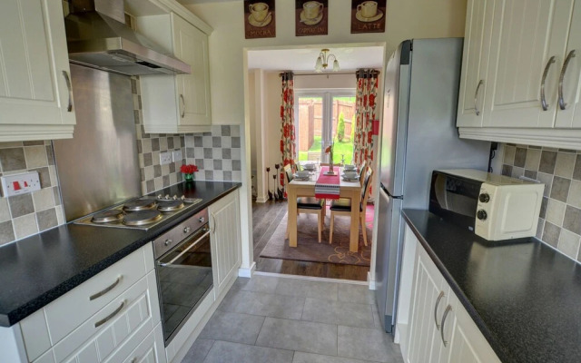 Tranquil holiday home in Swansea near Mountains