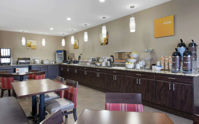 Comfort Suites Terre Haute University Area