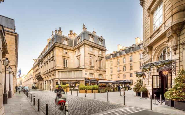 Luxury 6 Bedroom 5 bathroom Palace Apartment - Louvre View