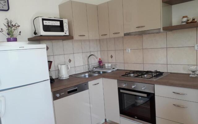 Apartmani Roza Lopar
