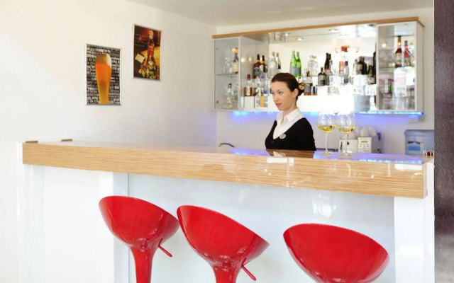 Tanik Hotel