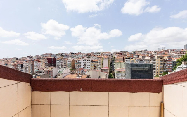 Central and Modern Flat With City View in Sisli