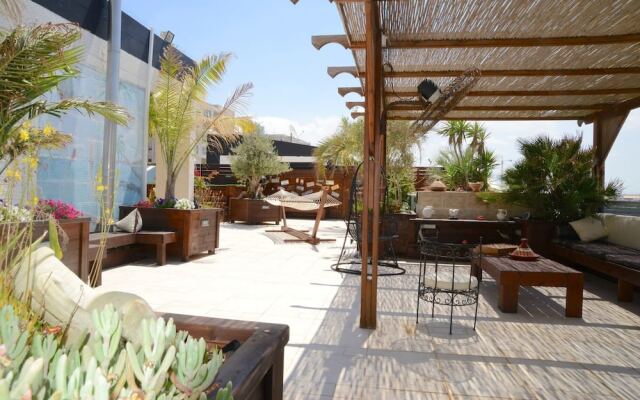 Luxury Beach Suite by Airsuite