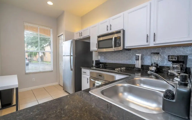 Cozy 4BR Regal Oaks w hot tub