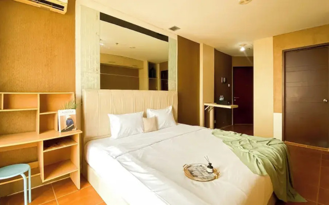 Cozy and Minimalist Studio Apartment Mangga Dua