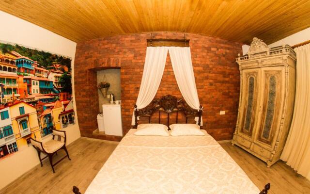 Vintage Art Rooms