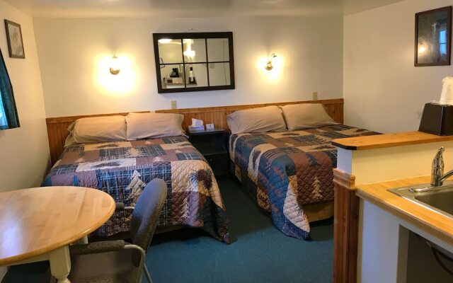 Tenderfoot Cabins & Motel