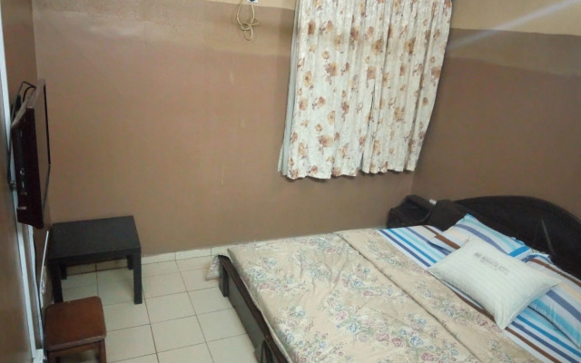 Hail Henrietta Hotel