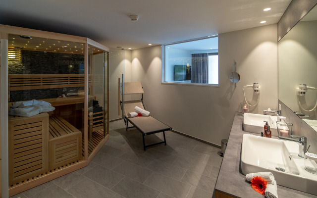 Hotel & LOUNGE LAGO MAGGIORE