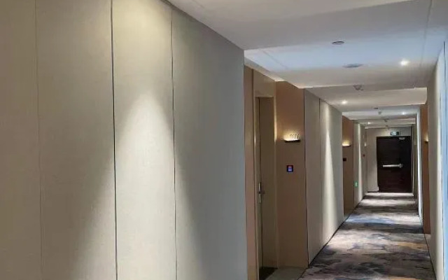 Starway Hotel (Xinyang Nanwan Lake Normal University Branch)