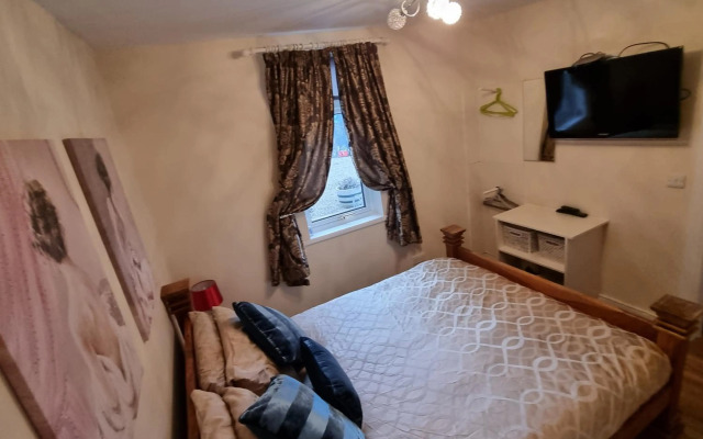 Nanny's little highland hoose