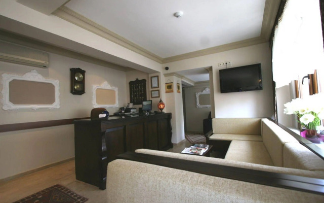 Grand Peninsula Hotel