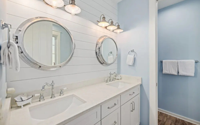 1345 Laurel Grove 3 Bedroom Home by RedAwning