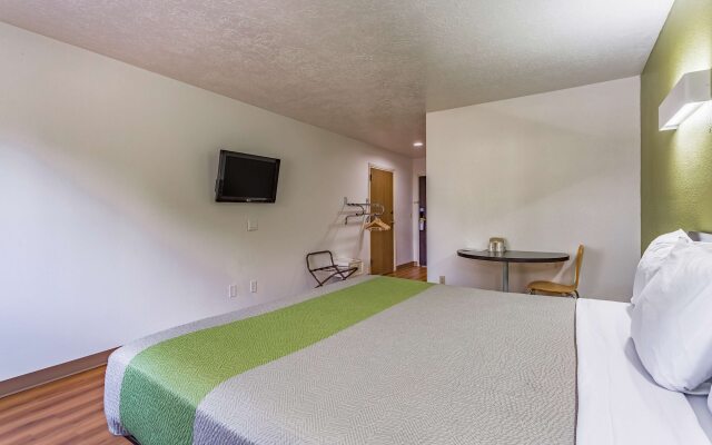 Motel 6 Santa Fe Central