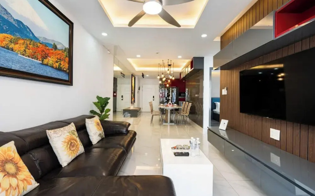 COZY 3-BR Apartment in the center of District 7