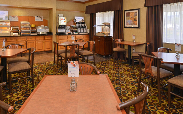 Clarion Pointe Medford