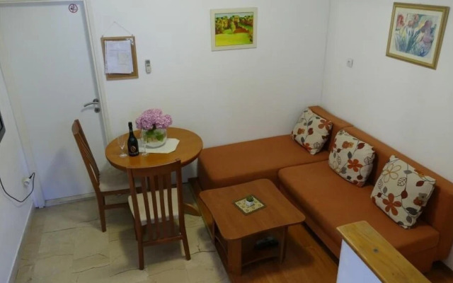 Apartment Wild Orange