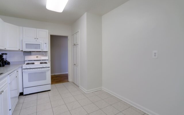 Prime Location Apartment at Crystal City