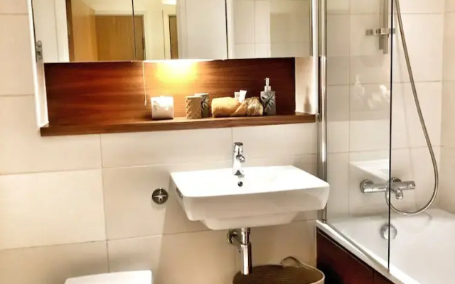 Elegant Apartment in The Wharf