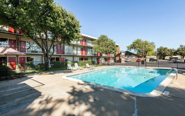 Econo Lodge Dallas Airport North