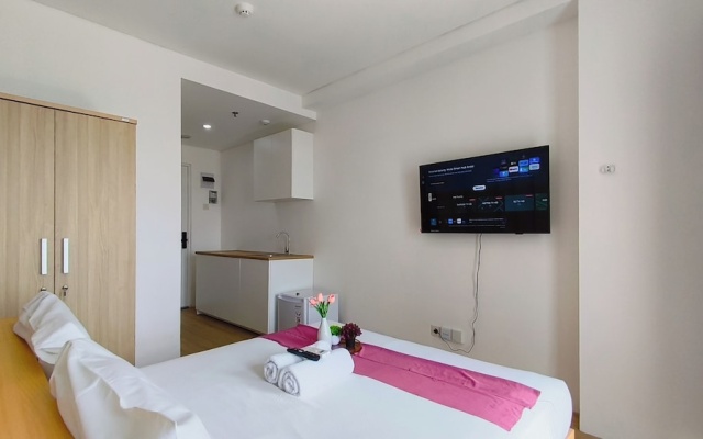 Studio Minimalist And Relaxing At Kyo Society Apartment – Guest Rooms – Surabaya