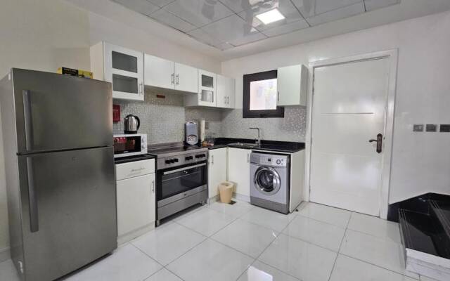 Elegant 2-bed Villa And hall, G,1