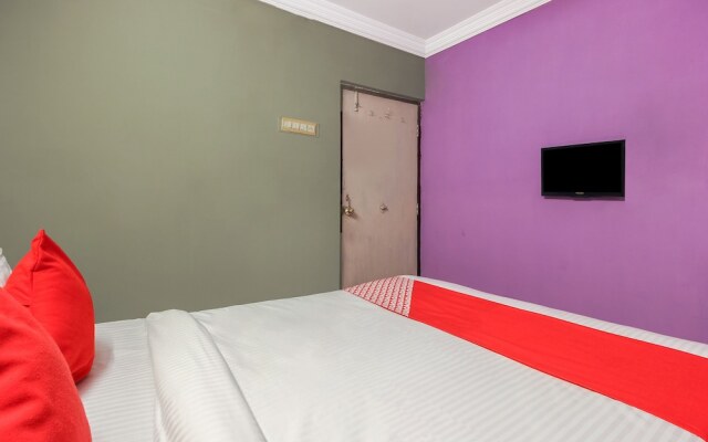 OYO 26562 Dazzle Lodge