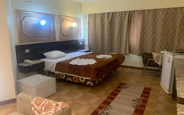 Kanzy Hotel