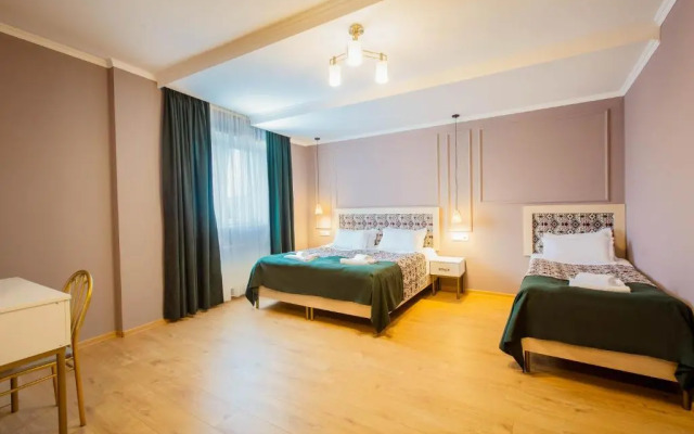 Galaktionis Apartment.3 min to Liberty Square