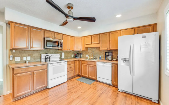 Pet-friendly Charlotte Home w/ Deck Near Uptown!