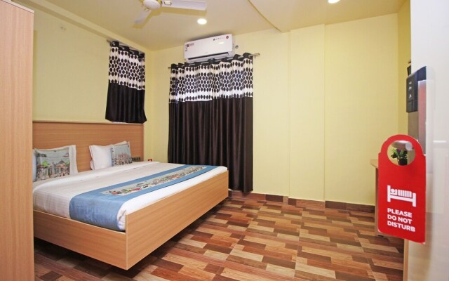 OYO 9563 Hotel RR Residency