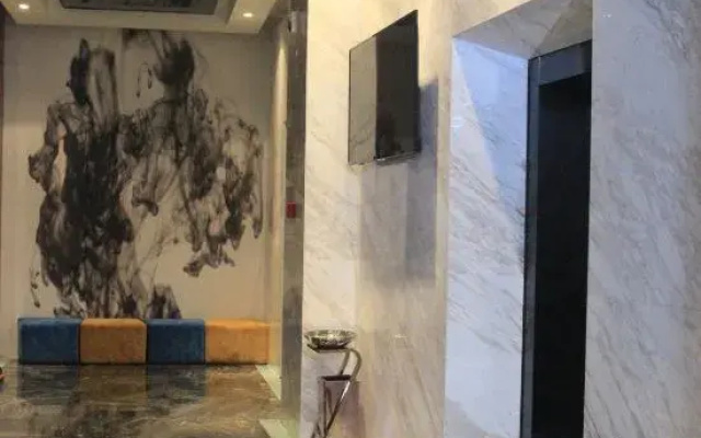 Starway Hotel (Changji Zhongshan Road Huijia Times)