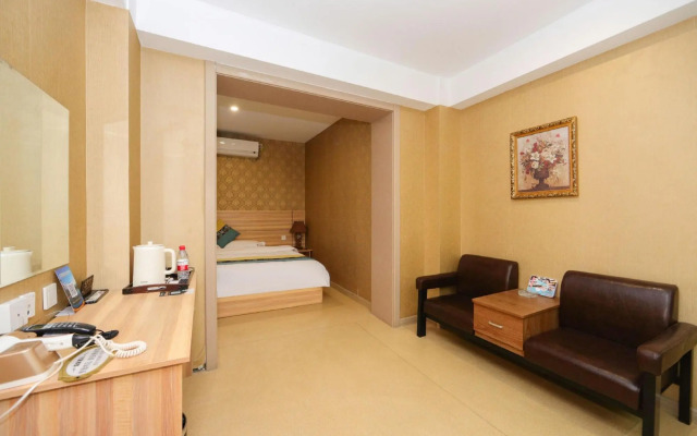 Center Of City Creo Hotel