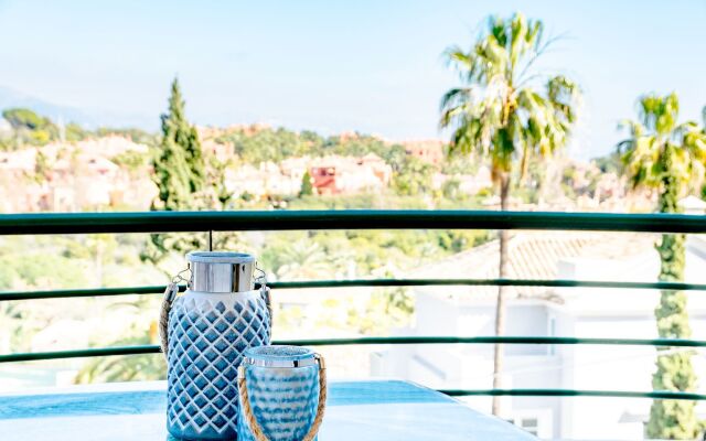 SAT1-walking distance to Puerto Banus