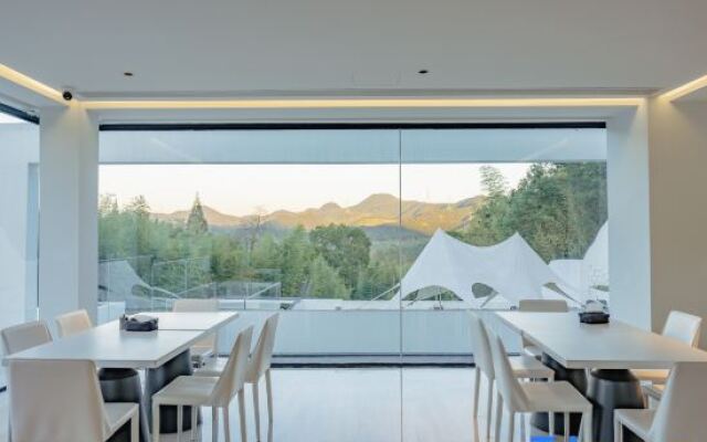 NA Moganshan Designer Hot Spring Homestay